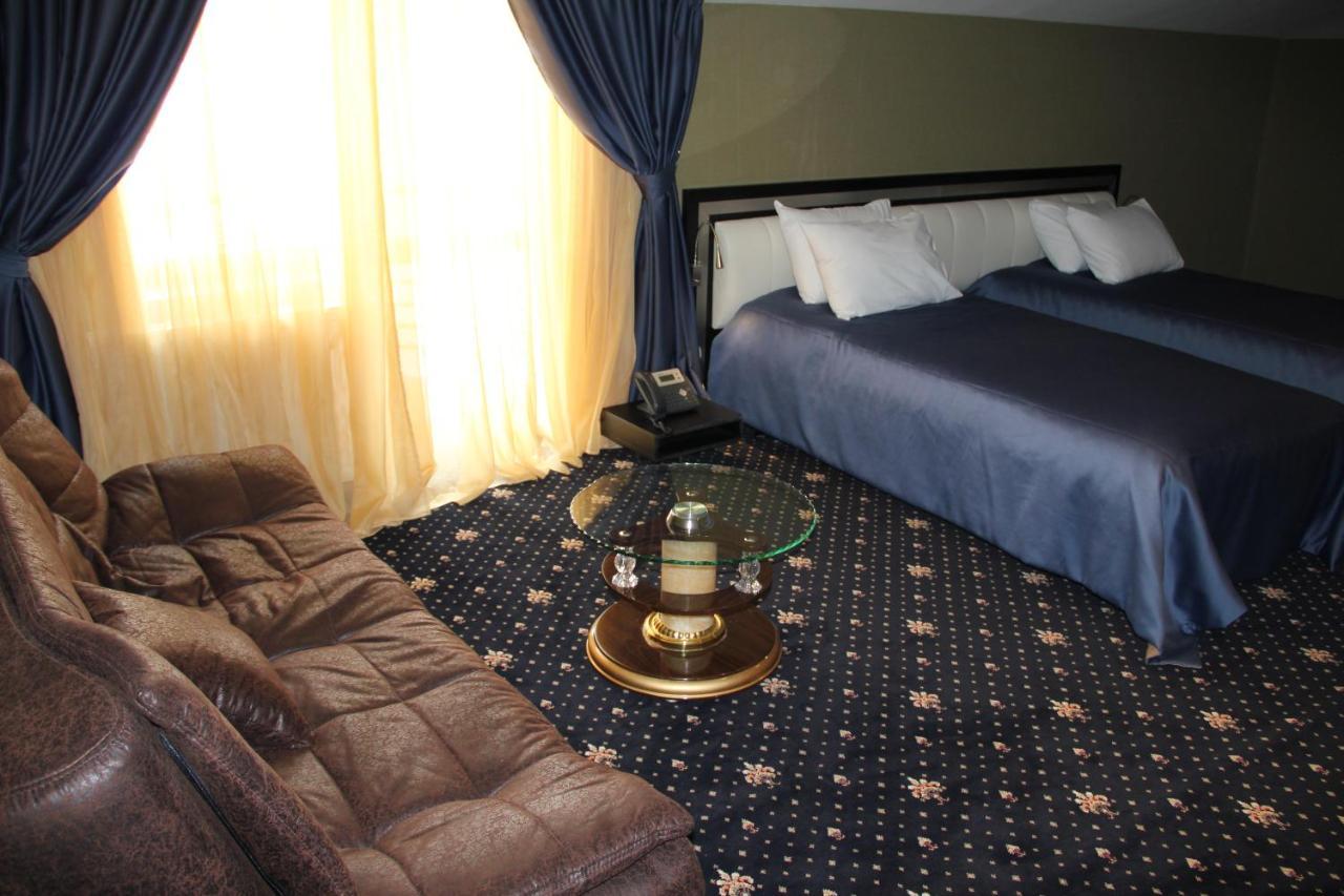 Hotel Villa Palace バクリアニ エクステリア 写真
